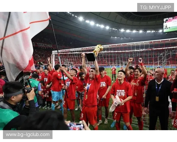 中国足球队勇于拼搏但难以突破困境亟需更多创新与支持 中国足球队勇于拼搏但难以突破困境亟需更多创新与支持