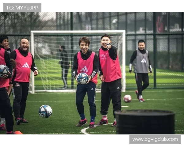 阿迪达斯Tiro足球系列创新设计与技术解析助力足球运动提升竞技表现